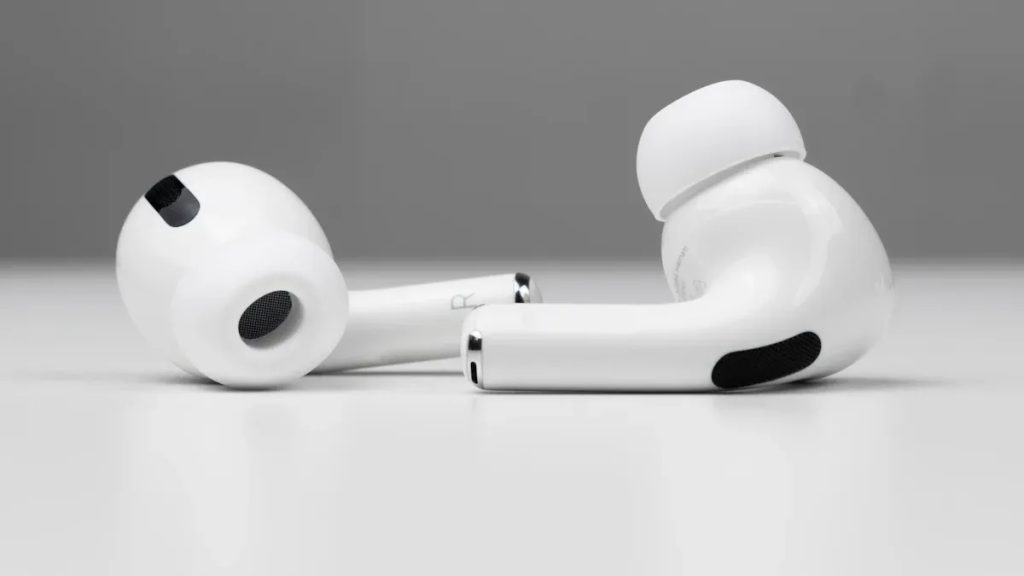 Apple AirPods 4 With Active Noise Cancellation Cover